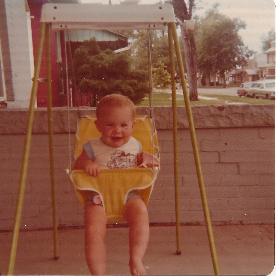 Maura baby swing 1976