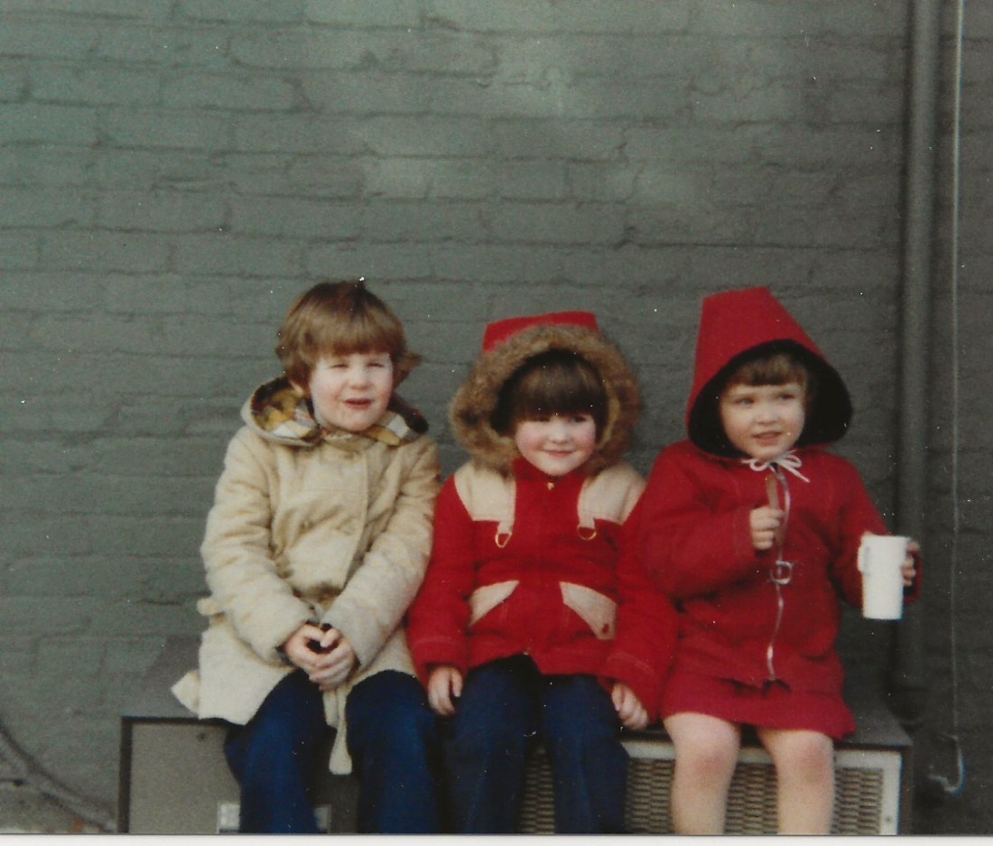 Maura Katie April sitting backyard Lakewood