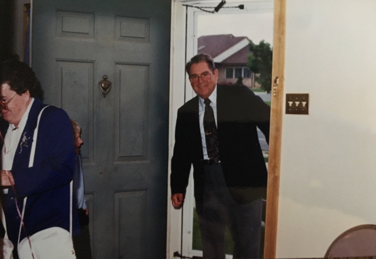 1988 Dad and Mom at door of Kensington Parkway